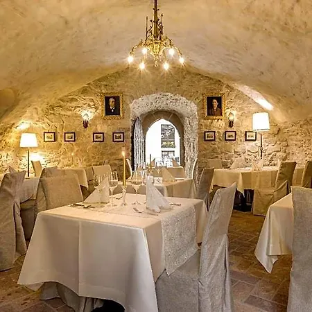 Otel Zamek Karpniki Schloss Fischbach 4*