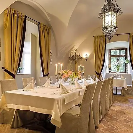 Zamek Karpniki Schloss Fischbach Otel